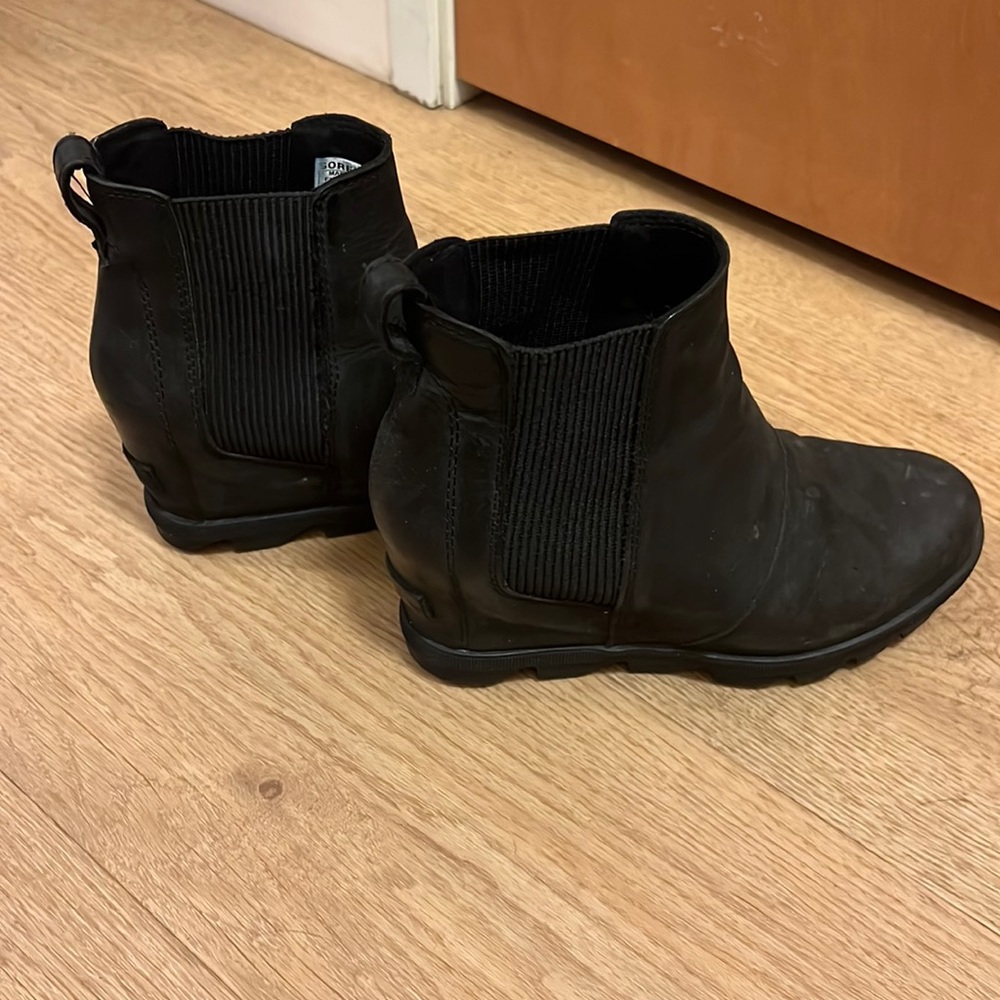 Sorel wedge, black, waterproof.